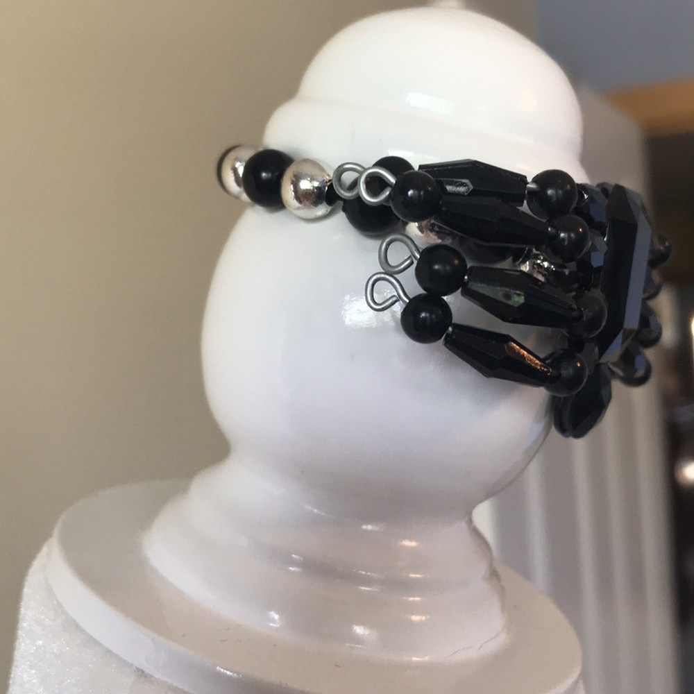 Halloween spider necklace and stretch bracelet EUC 🕸🕷 - Picture 5 of 8